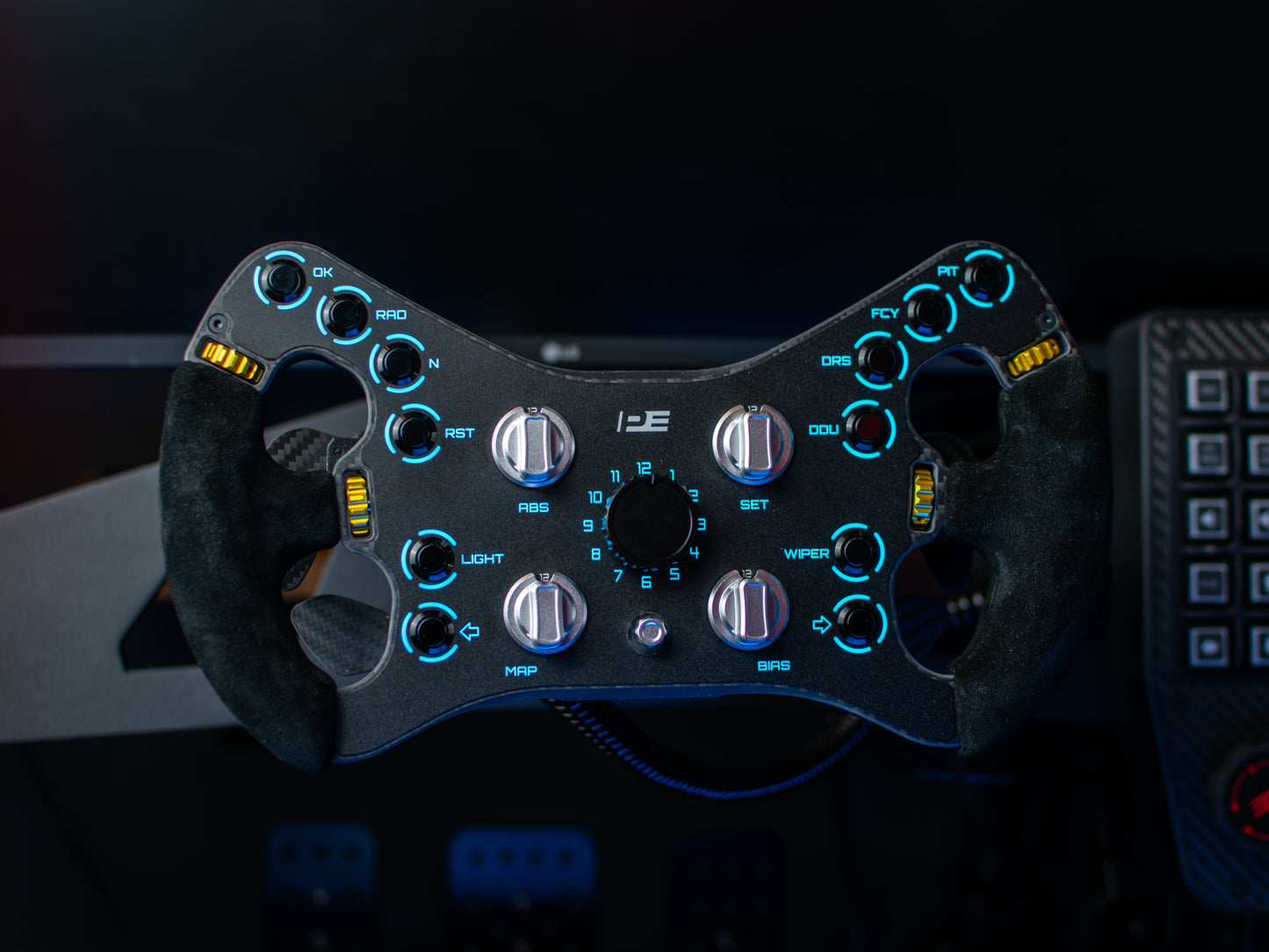 FGT DIY replica steering wheel mounted on the sim racing rig